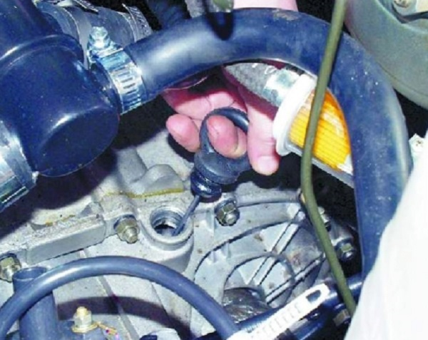 Меняем самостоятельно масло в коробке передач ВАЗ 2108 Меняем самостоятельно масло в коробке передач ВАЗ 2108