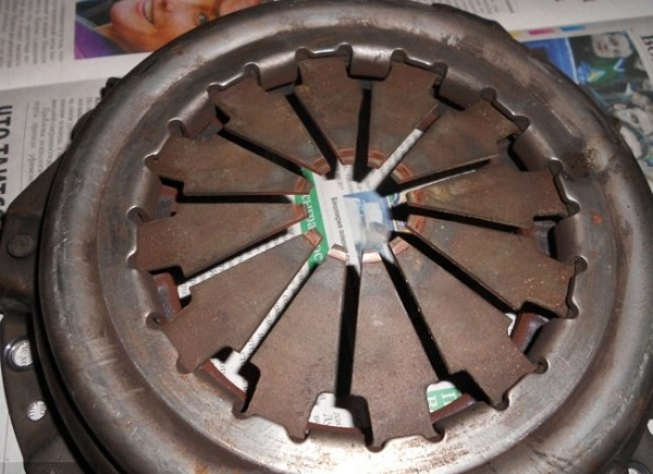 Как самостоятельно отремонтировать сцепление на Лада Калина