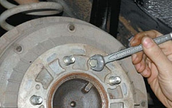 Как поменять подшипник полуоси на Нива Шевроле