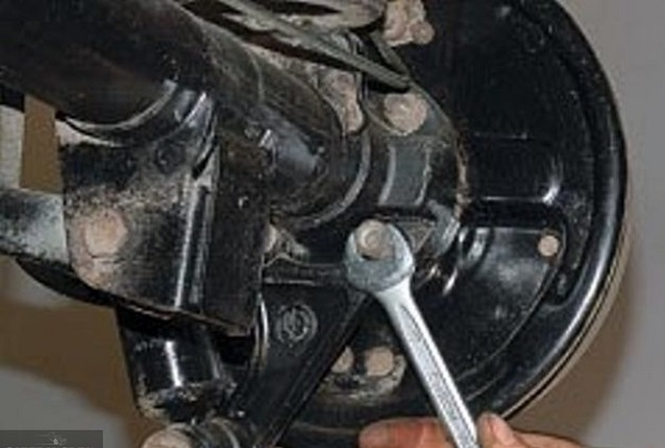 Как поменять подшипник полуоси на Нива Шевроле