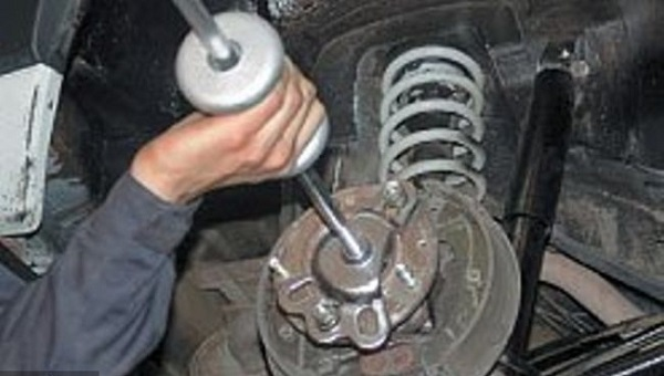Как поменять подшипник полуоси на Нива Шевроле