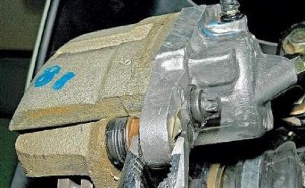 Замена тормозных колодок Лада Ларгус