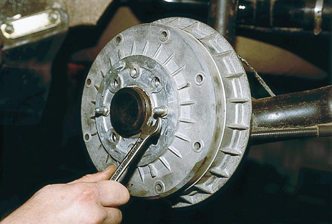 Замена тормозных колодок Лада Ларгус