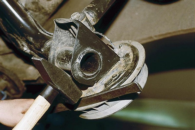 Замена тормозных колодок Лада Ларгус