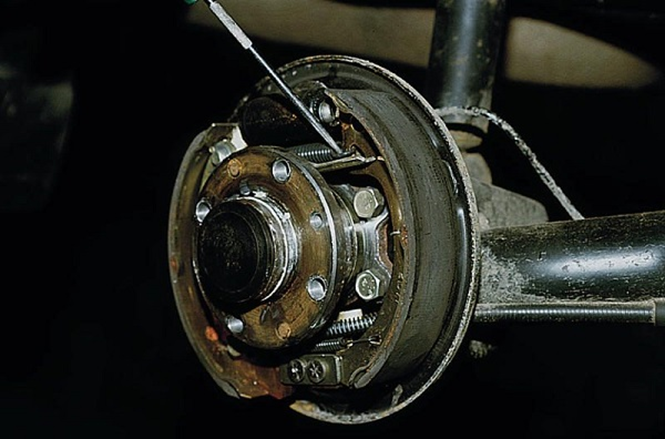 Замена тормозных колодок Лада Ларгус