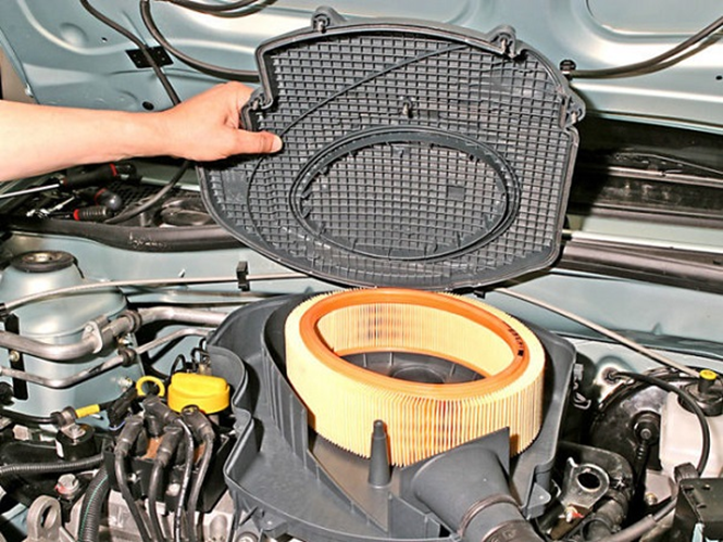 Как заменить воздушный фильтр на Лада Ларгус в домашних условиях