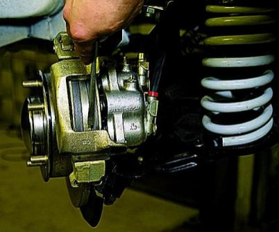 Как самостоятельно заменить тормозные колодки на ВАЗ 21213