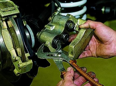 Как самостоятельно заменить тормозные колодки на ВАЗ 21213