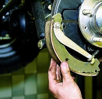 Как самостоятельно заменить тормозные колодки на ВАЗ 21213