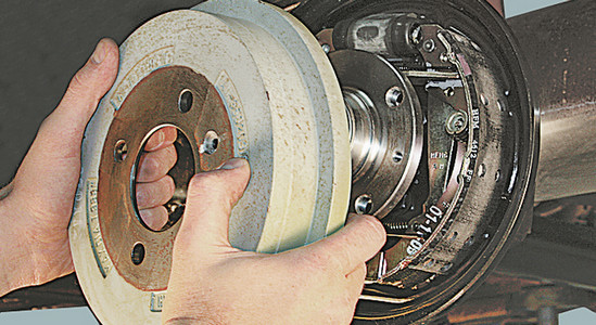 Самостоятельная замена тросика ручного тормоза на автомобиле Chery Amulet