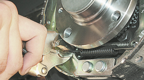 Самостоятельная замена тросика ручного тормоза на автомобиле Chery Amulet