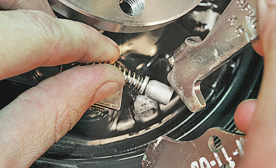 Самостоятельная замена тросика ручного тормоза на автомобиле Chery Amulet