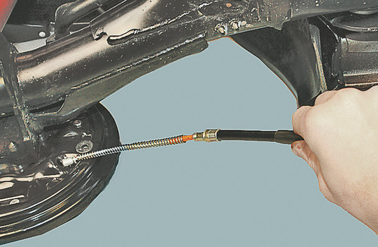 Самостоятельная замена тросика ручного тормоза на автомобиле Chery Amulet