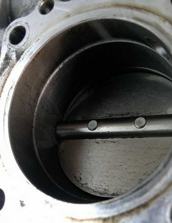 Самостоятельная очистка дроссельного узла на автомобиле Renault Megane