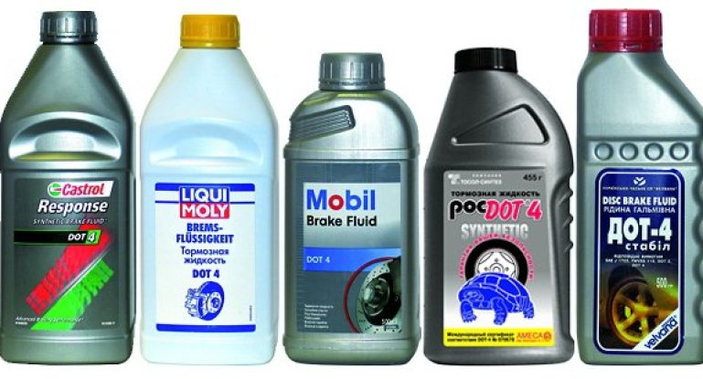 Каким образом и в какое время необходимо позаботиться о замене тормозной жидкости