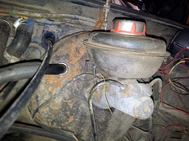 Каким образом и в какое время необходимо позаботиться о замене тормозной жидкости Каким образом и в какое время необходимо позаботиться о замене тормозной жидкости