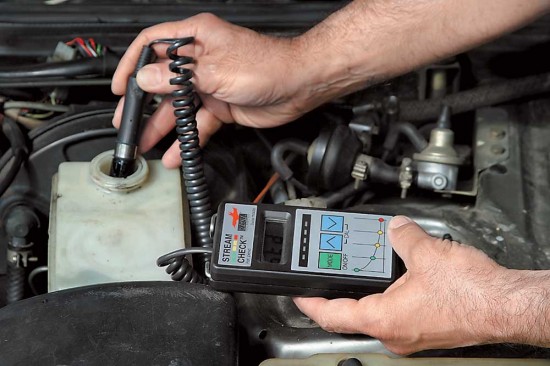 Каким образом и в какое время необходимо позаботиться о замене тормозной жидкости Каким образом и в какое время необходимо позаботиться о замене тормозной жидкости