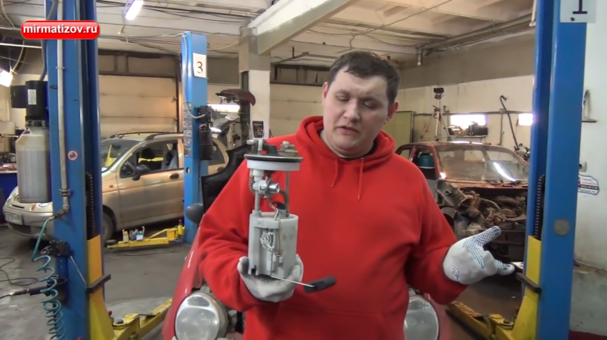 Почему двигатель глохнет при торможении?