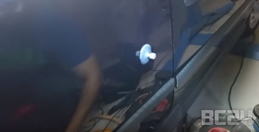 Как убрать большую вмятину без покраски своими руками