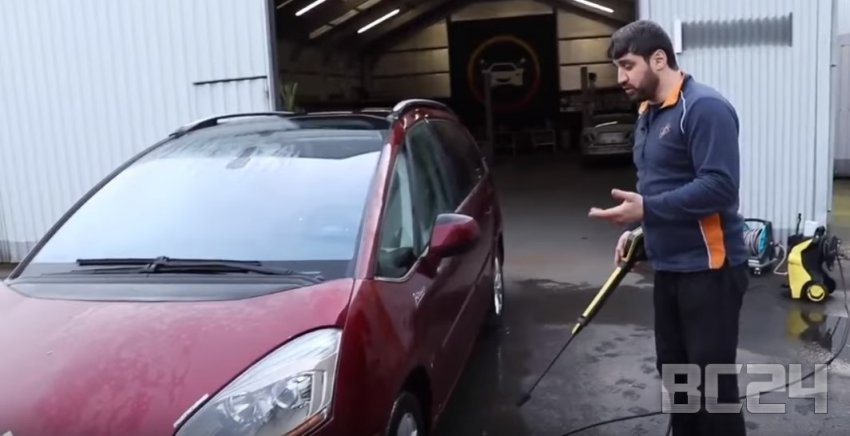 Как правильно мыть машину: отбить грязь, намылить, смыть