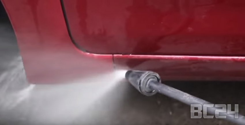 Как правильно мыть машину: отбить грязь, намылить, смыть