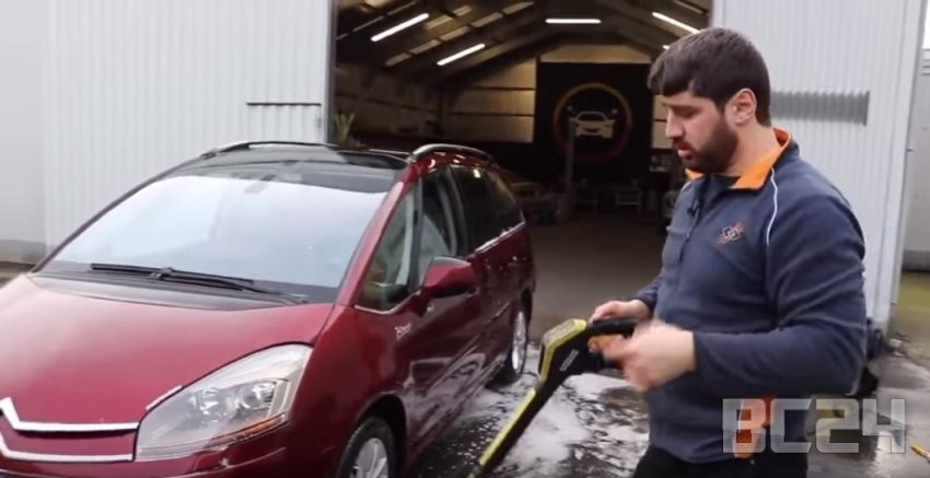 Как правильно мыть машину: отбить грязь, намылить, смыть