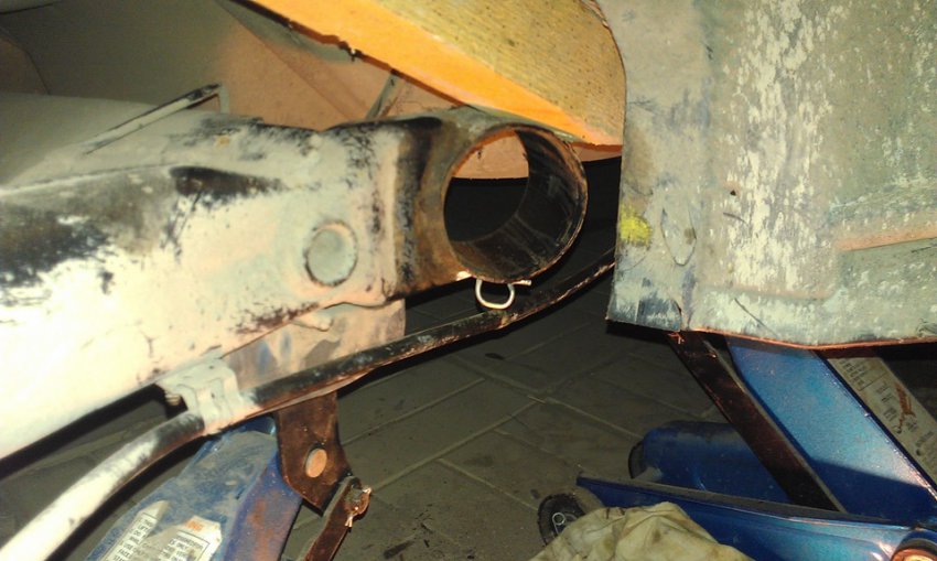 Как заменить сайлентблок задней балки на авто Skoda Octavia Tour