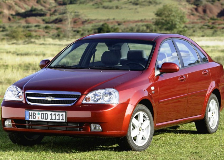 Самостоятельная замена лампы ближнего света на автомобиле Chevrolet Lacetti